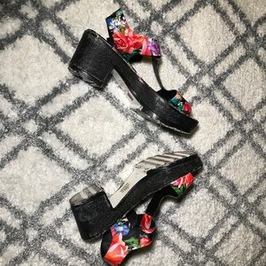 CANDIES CHUNKY HEEL FLORAL SANDALS